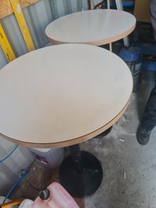 cafe round tables