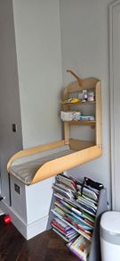 Wallmounted change table