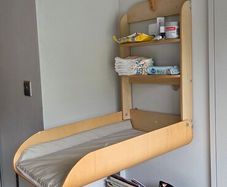 Wallmounted change table