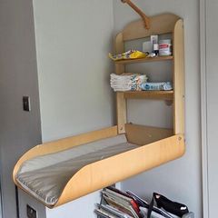 Wallmounted change table