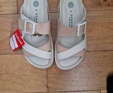 Womens bnwt Genuins 2 tone beige slip ons size 39/6