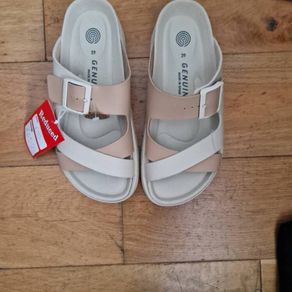 Womens bnwt Genuins 2 tone beige slip ons size 39/6
