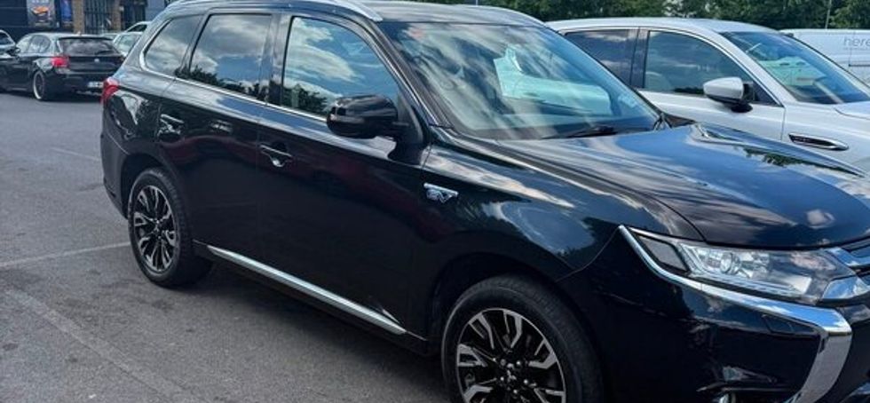 2016 (162) Mitsubishi Outlander 2.0L hybrid
