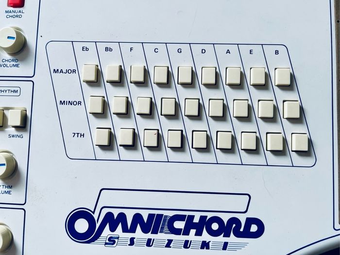 Omnichord Om-27