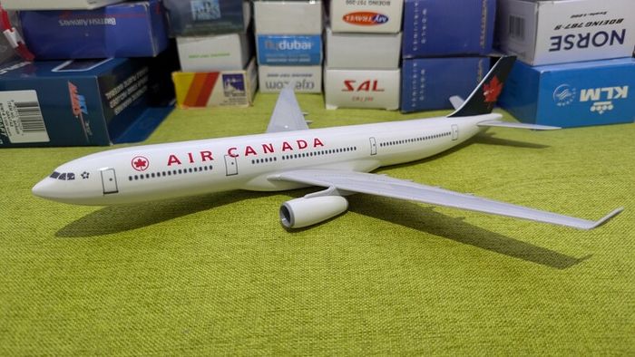 Air Canada 1:200 scale model airplane, Airbus A330 aircraft, made by Skymarks