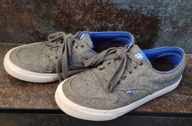 Trainers size 4.