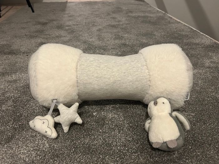 Tummy time pillow