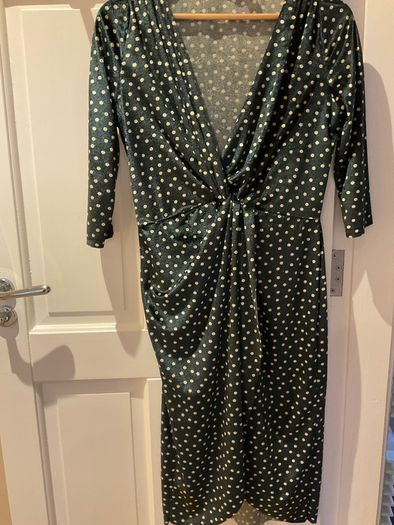 Stunning Zara dress bottle green velvet with lovely fit and detailing Size M