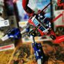 Transformers Prime ! Robots in Disguise ! Weaponizer Optimus Prime ! Image 4