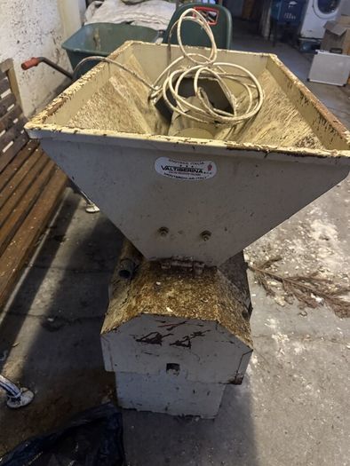 Italian Electric Grape Crusher Destemmer with Must Pump, Wine Making