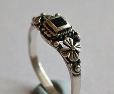 Vintage Sterling Silver Black Stone Floral Ring UK J/K EU 50