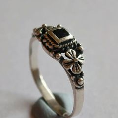 Vintage Sterling Silver Black Stone Floral Ring UK J/K EU 50