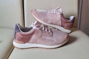 Clarks floura nude pink Size 4 eu 37 pink suade in like new condition