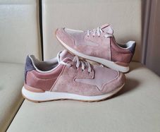 Clarks floura nude pink Size 4 eu 37 pink suade in like new condition