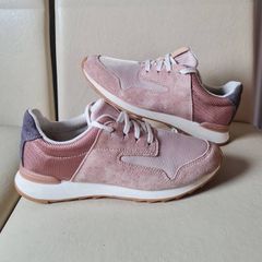 Clarks floura nude pink Size 4 eu 37 pink suade in like new condition