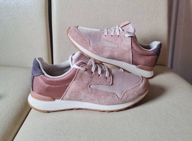 Clarks floura nude pink Size 4 eu 37 pink suade in like new condition