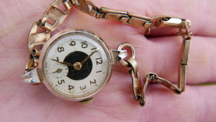 Vintage INGERSOLL Ladies Rolled Gold 7 jewels bracelet watch rolled gold (in working order)