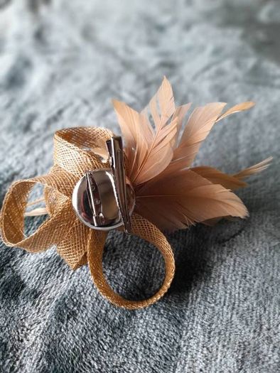 Gold hair fascinator