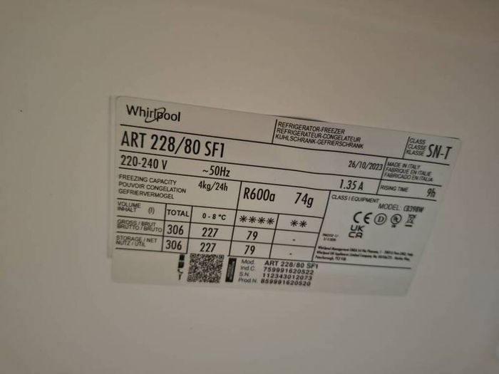 whirlpool integrated fridge freezer