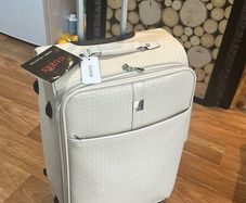Medium suitcase