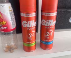 Two Gillette fusion 2n1 shaving gel