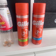 Two Gillette fusion 2n1 shaving gel