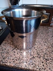 old. vintage. ice. bucket