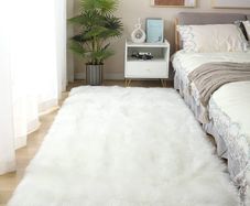 Fluffy White Carpet Soft White Rug for Bedroom Cozy 60 / 120 cm Fluffy Area Rug Luxurious White Plush Rug Ideal for Home Decor
