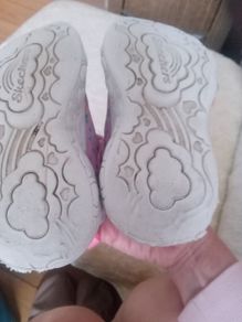 Girls sketchers