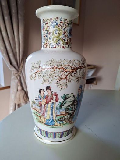 Ceramics - Chinese  / Japanese Vase
