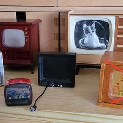 Vintage TV / radio / stereo for doll house