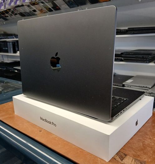 MacBook Pro 17,2/ M5 (10-CPU 10-GPU) /16GB Ram/512GB SSD/14  Battery health :100%