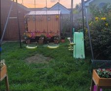 Free swing set
