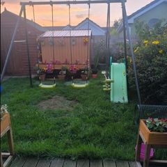 Free swing set