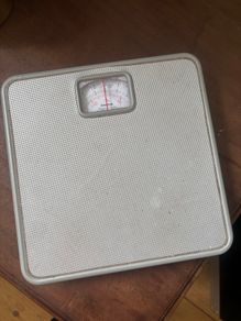 Mechanical weighing scales for bathroom