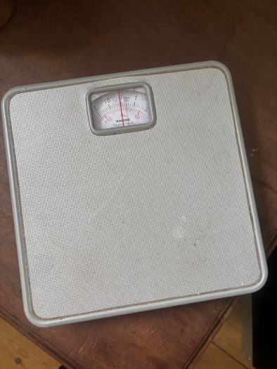 Mechanical weighing scales for bathroom
