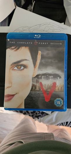 V The Complete 1 and 2 seasons blu ray