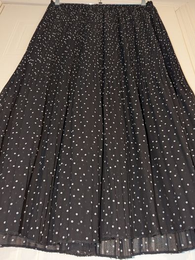Perfect for Summer. beautiful pleated midi skirt from New Look