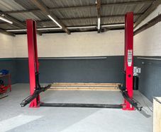 2 post 4 ton car / van lift