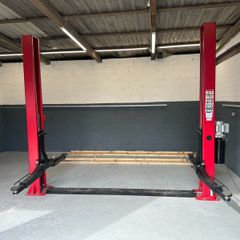 2 post 4 ton car / van lift