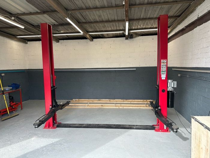 2 Post Garage Car/Van Lift 4000kg