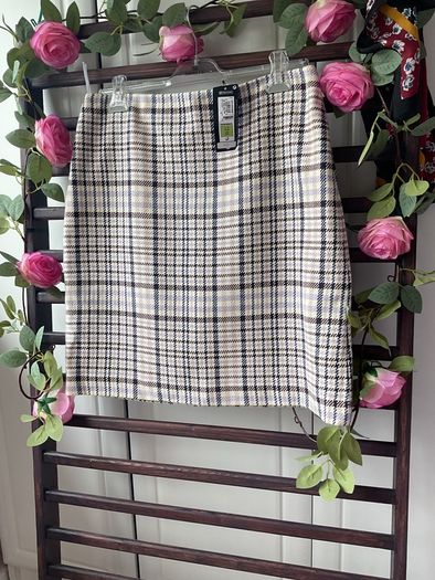 skirt  bnwt marks & Spencer size 12 herringbone mini skirt