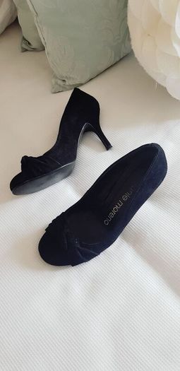 Stephanie Moreno Black Heels - Size 37