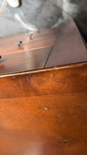chest of drawers