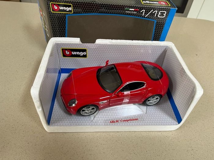 Alfa Romeo 8C Competizione 1/18 Burago Rare