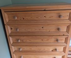 chest of drawers