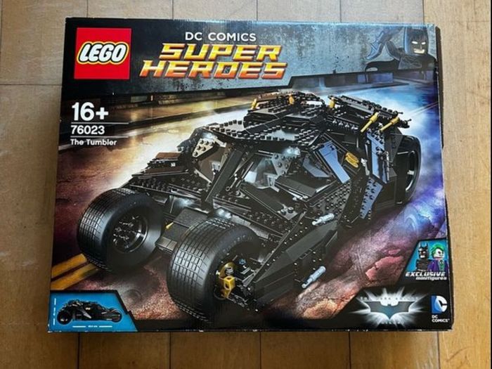 Lego The Tumbler  box and papers super heroes