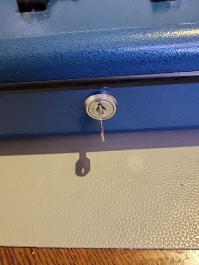 Cash box