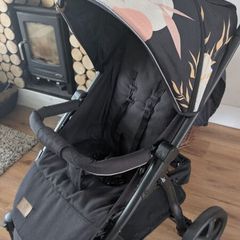 Beautiful Lionelo Stroller - Excellent Condition