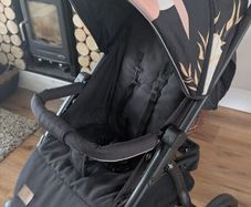 Beautiful Lionelo Stroller - Excellent Condition
